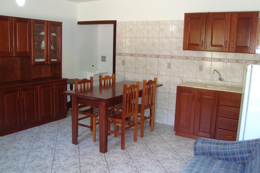 Отель Residencial Aracua Бомбиньяс Экстерьер фото